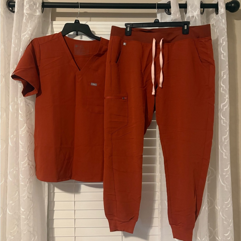 Auburn Figs Scrub Set with Jogger Pants